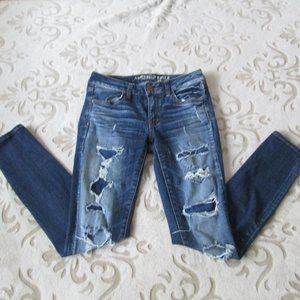 ❤American Eagle Distressed Jeans Size 2